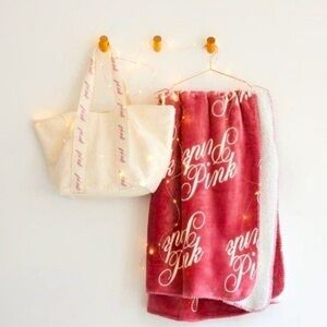 New in plastic Victoria secret holiday  bag an blanket new!